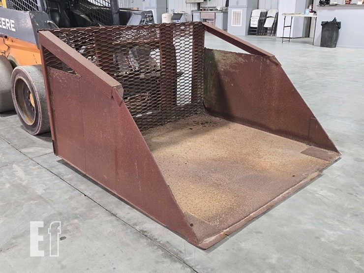 2015-deere-318e-image-10