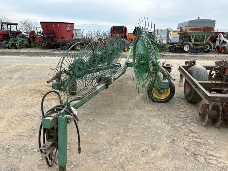 john-deere-704-image-1