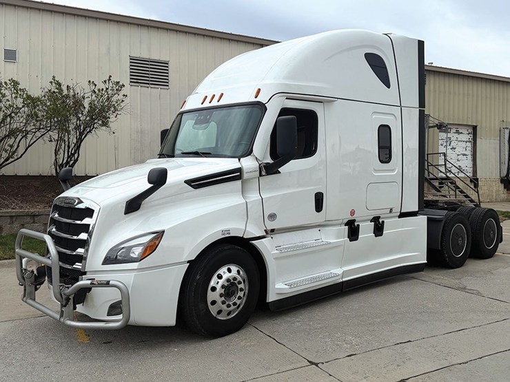 2023-freightliner-cascadia-126-image-1