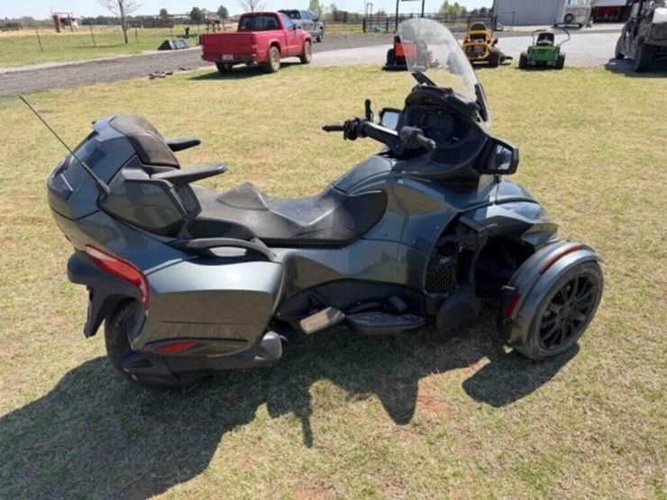 2018-can-am-spyder-rt-ltd-3-wheel-motorcycle-image-3