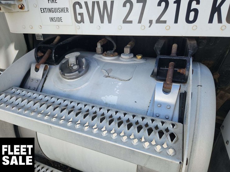 2004-peterbilt-330-image-33