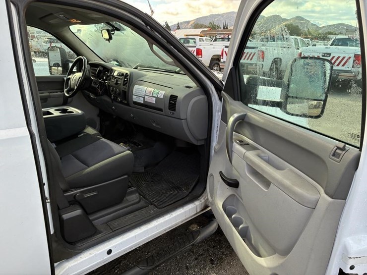 2012-gmc-sierra-2500-image-9