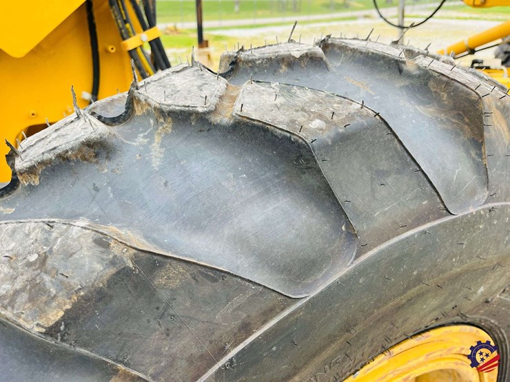 2010-caterpillar-120m-image-15