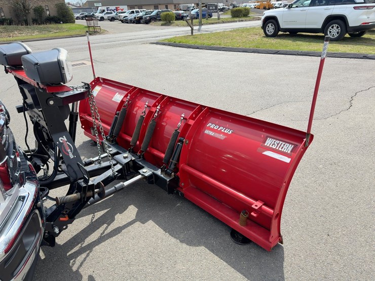 2023-ford-f450-xlt-image-11