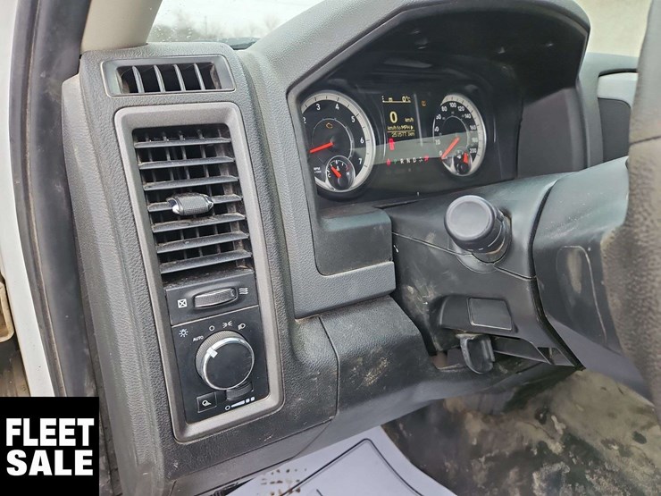 2019-ram-1500-classic-image-29