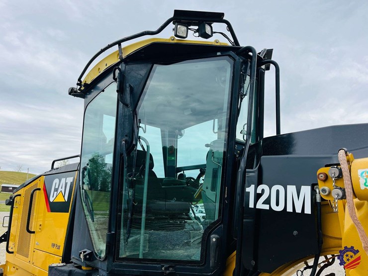 2010-caterpillar-120m-image-101