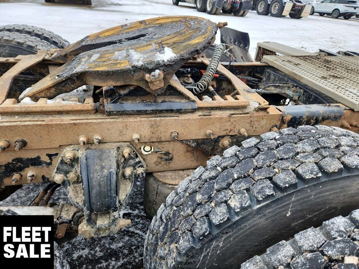 2015-peterbilt-367-image-37