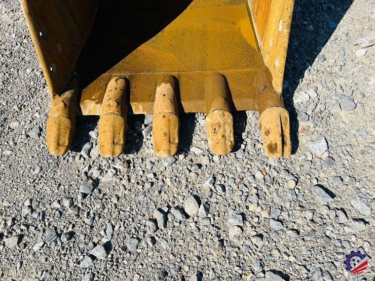 2015-komatsu-pc210-lc-image-71