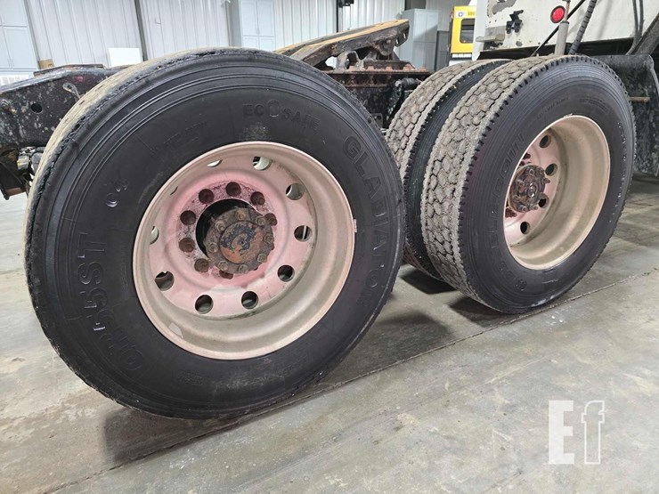 2010-mack-pinnacle-cxu613-image-24