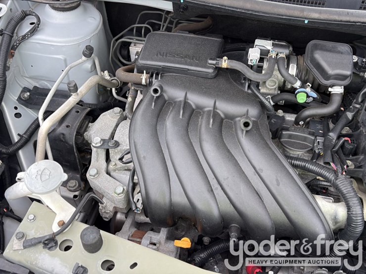 2015-nissan-versa-image-43