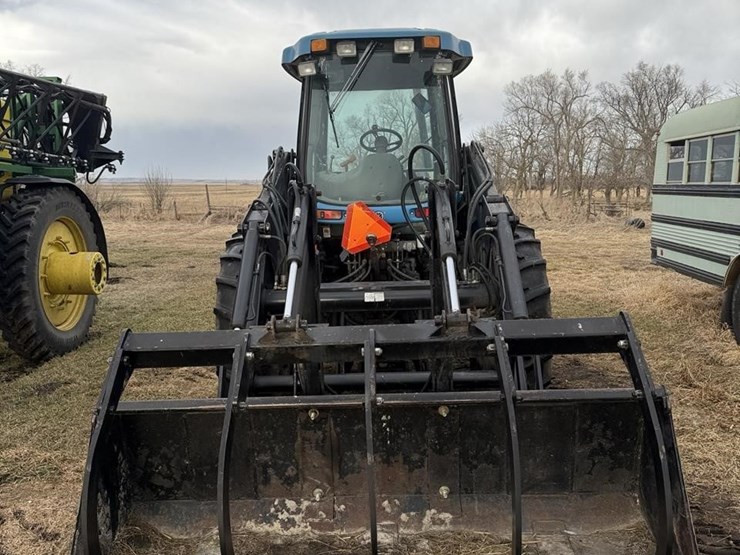 new-holland-tv140-image-2