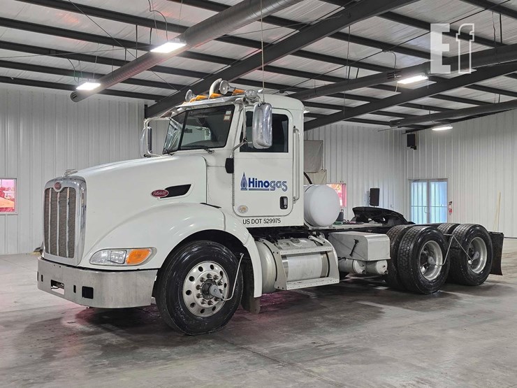 2013-peterbilt-384-image-1