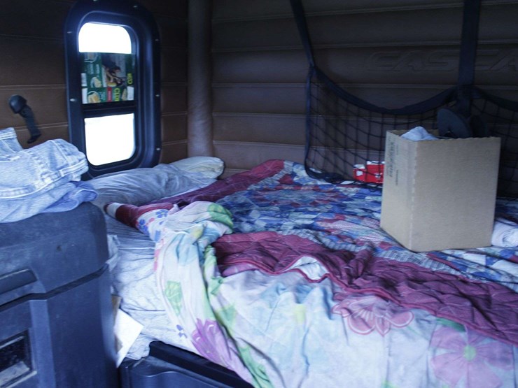 2018-freightliner-cascadia-126-image-24