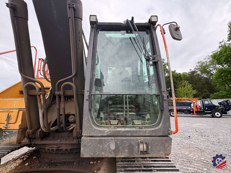 2017-volvo-ec300el-image-40