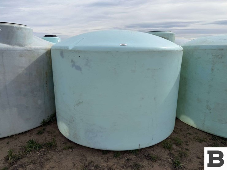 1550-gallon-round-poly-fertilizer-tank-image-1