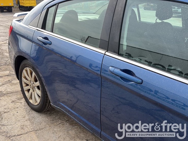 2010-chrysler-sebring-image-28