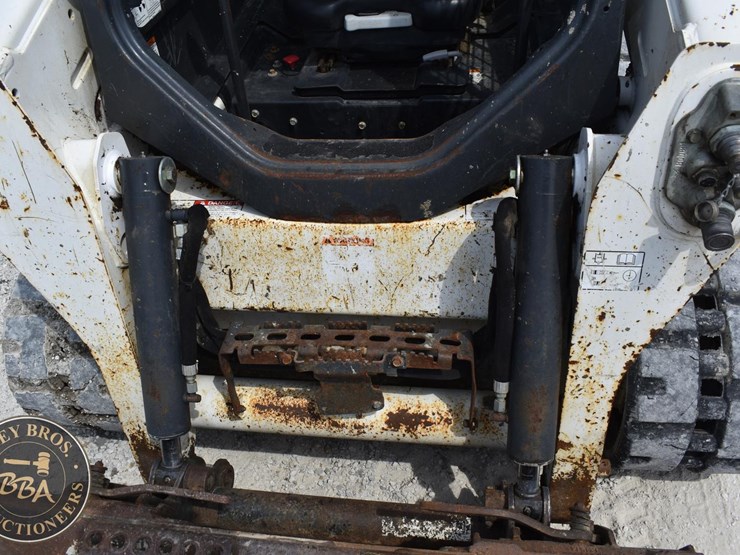 2016-bobcat-t590-image-15