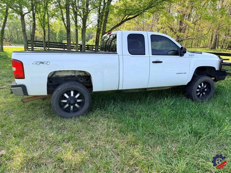 2012-chevrolet-silverado-2500hd-image-8