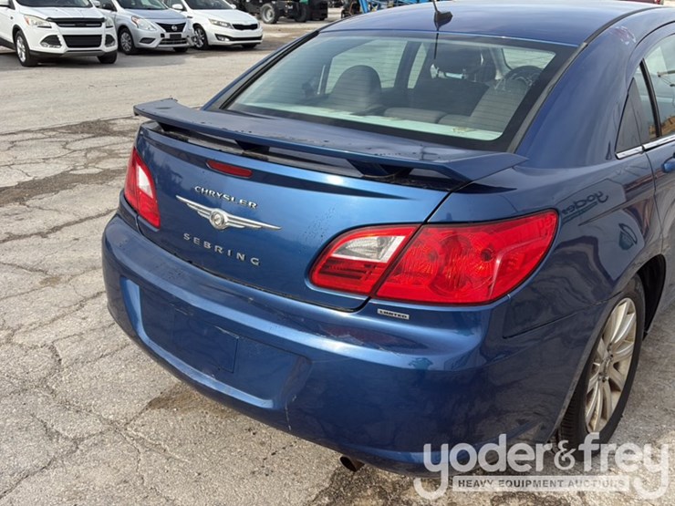 2010-chrysler-sebring-image-18