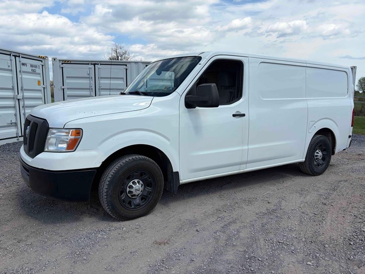 2012-nissan-nv2500-image-1