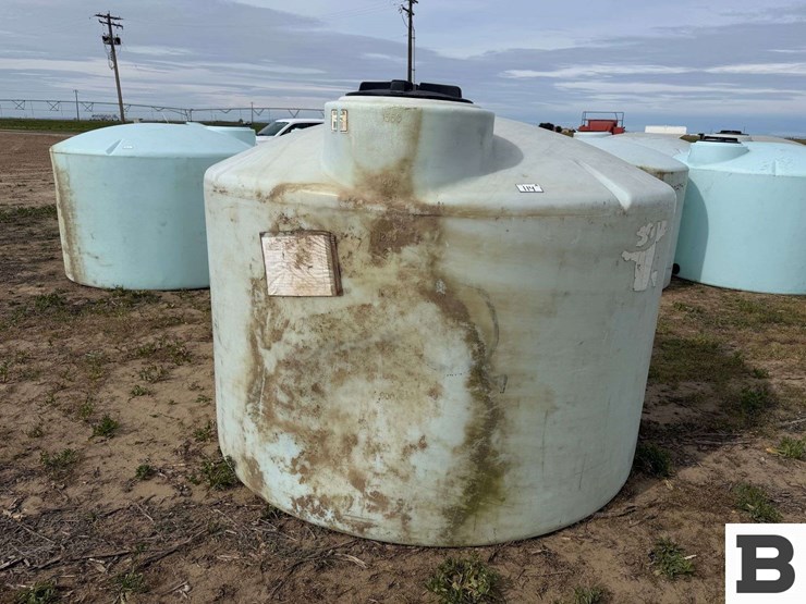1550-gallon-round-poly-fertilizer-tank-image-2