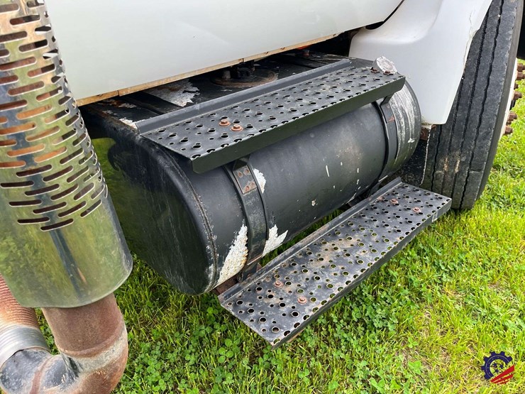 2006-ford-f750-image-25