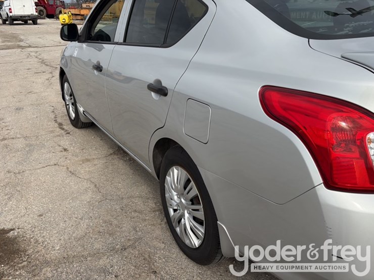 2015-nissan-versa-image-16