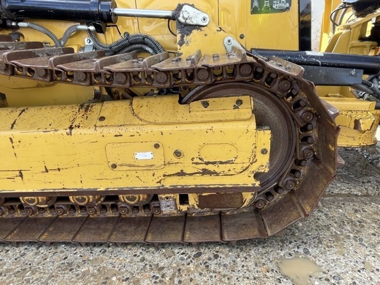2021-caterpillar-d2-image-17