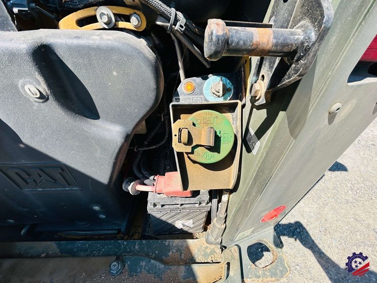 2018-caterpillar-299d2-image-16