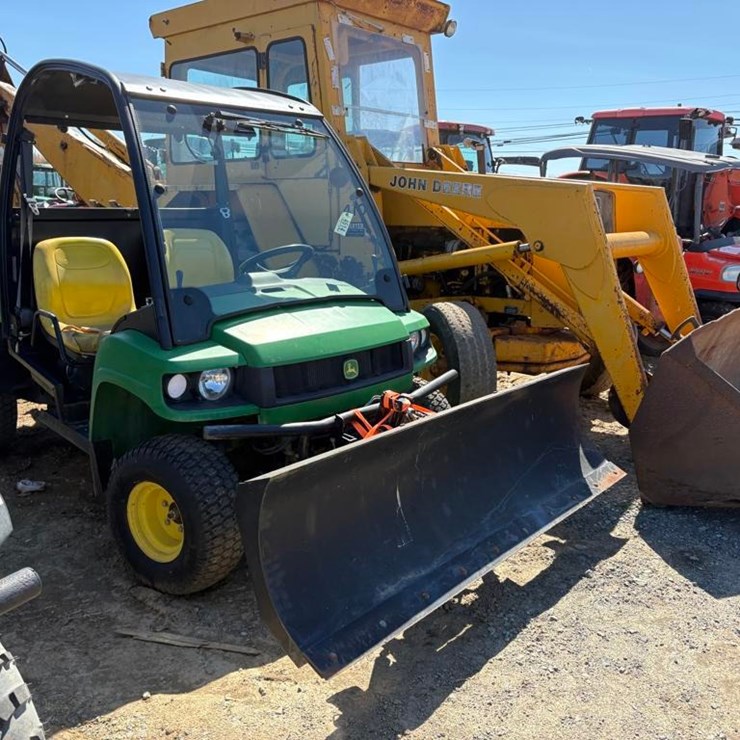 JOHN DEERE GATOR