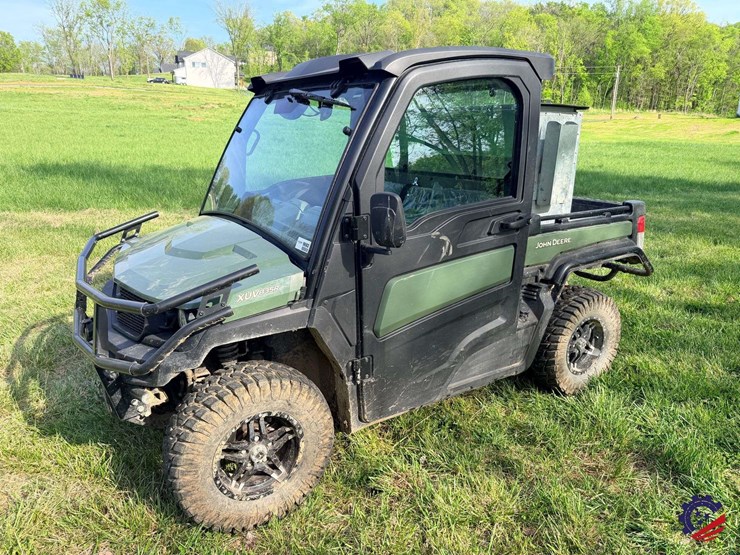 2023-john-deere-gator-xuv-835r-image-1