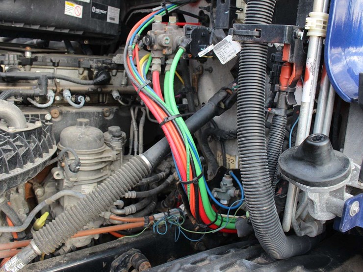 2018-freightliner-cascadia-126-image-37