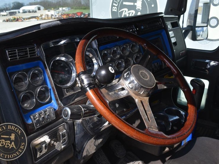 2013-kenworth-t660-image-40