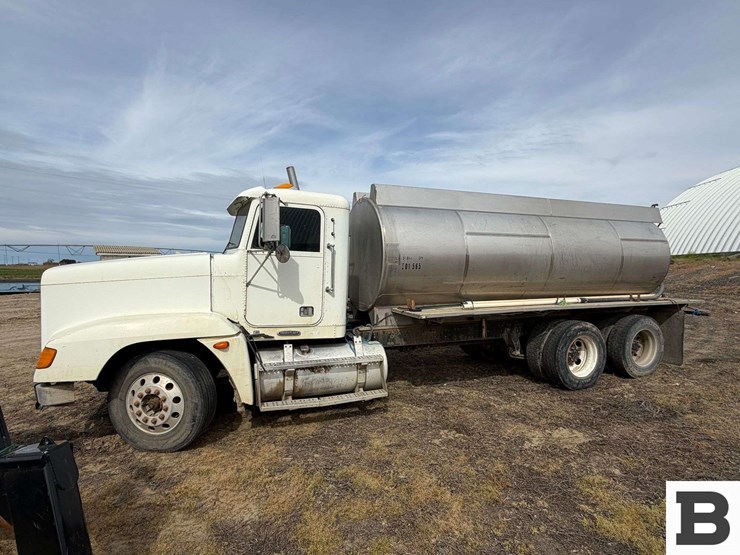 freightliner-tank-truck---non-running-truck-image-2