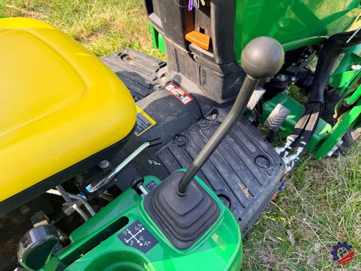 2025-john-deere-1023e-image-73