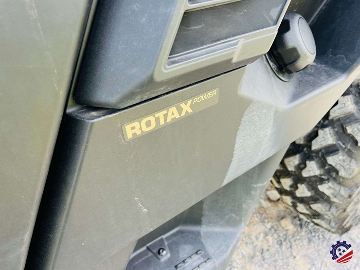 2026-can-am-defender-limited-hd11-triple-image-30