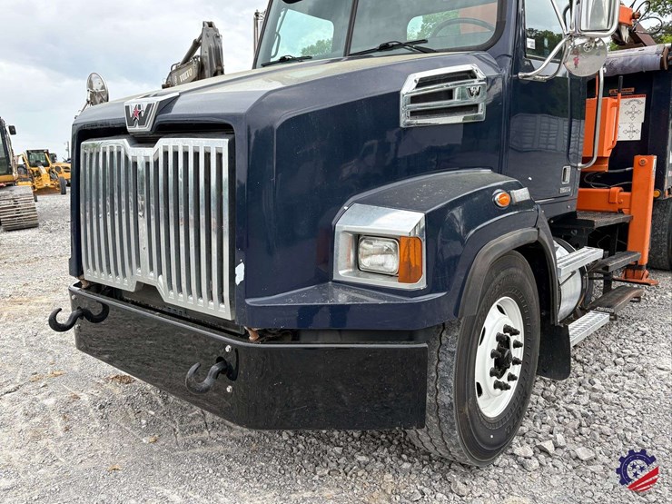 2019-western-star-4700-image-16