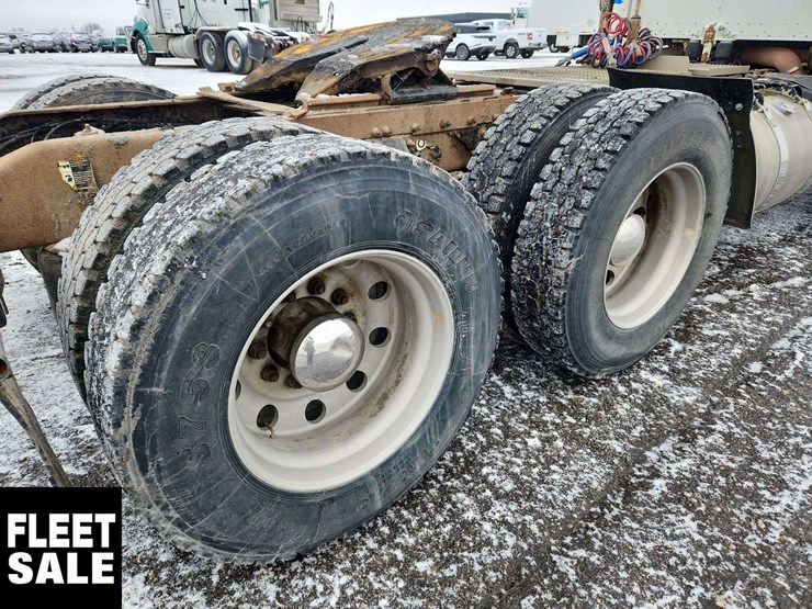 2015-peterbilt-367-image-30