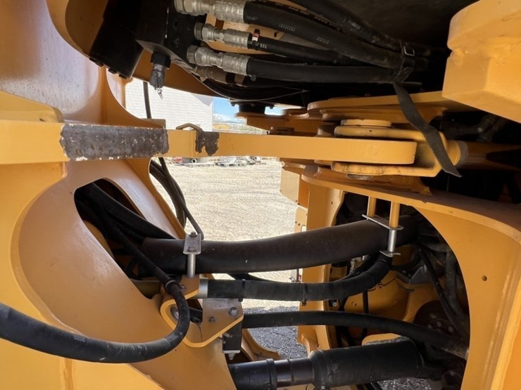 2023-volvo-l70h-wheel-loader-image-17