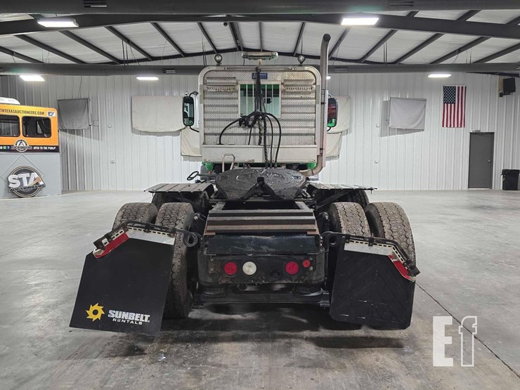 2017-mack-pinnacle-cxu613-image-8