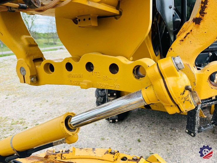 2010-caterpillar-120m-image-43