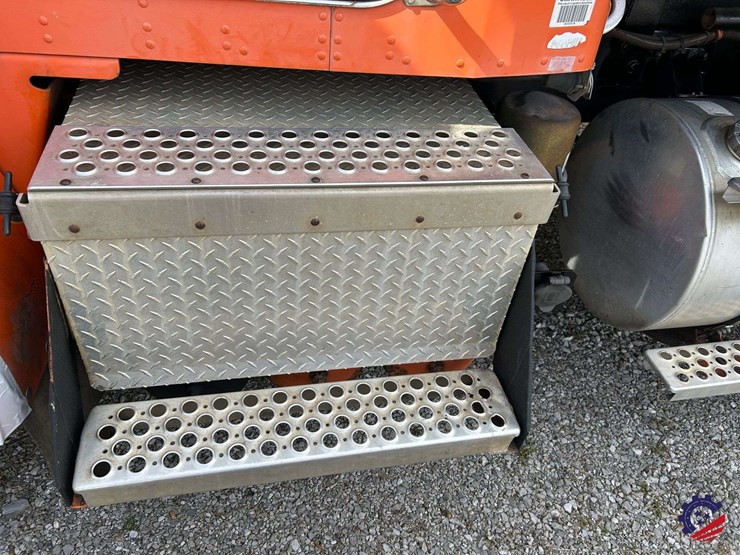 2005-kenworth-t300-image-33