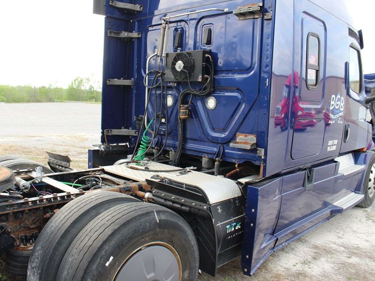 2018-freightliner-cascadia-126-image-51