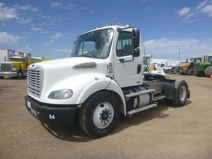 2012-freightliner-m2-s/a-truck-tractor-image-1