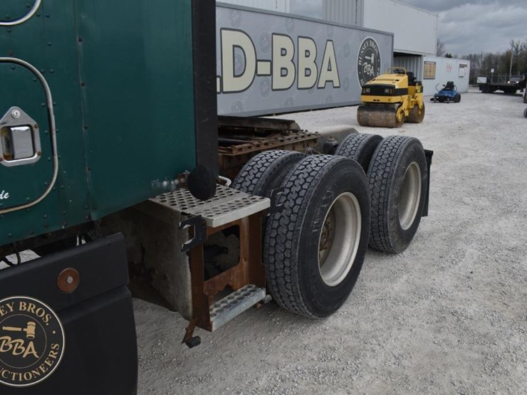 2000-kenworth-t600-image-11