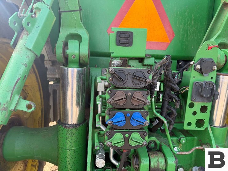2014-john-deere-8295r-image-27