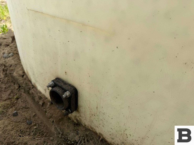 1550-gallon-round-poly-fertilizer-tank-image-6