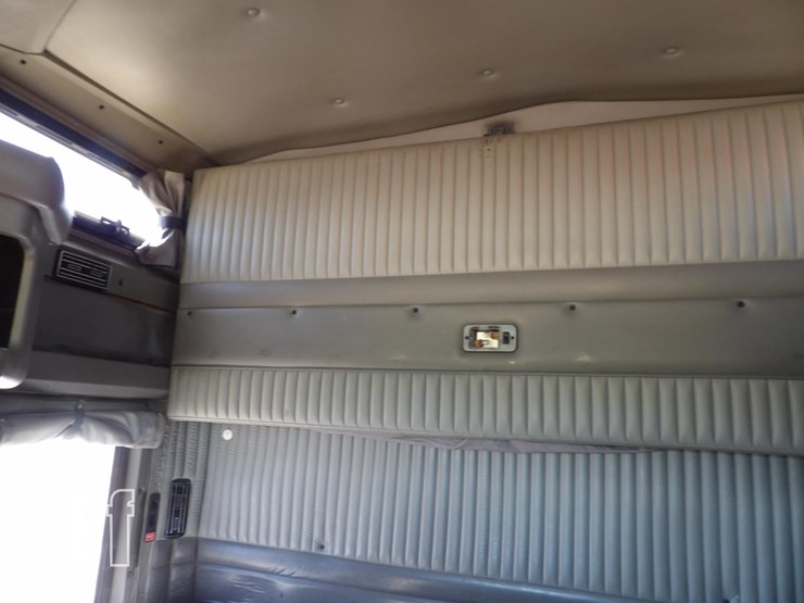 2005-kenworth-w900l-image-28