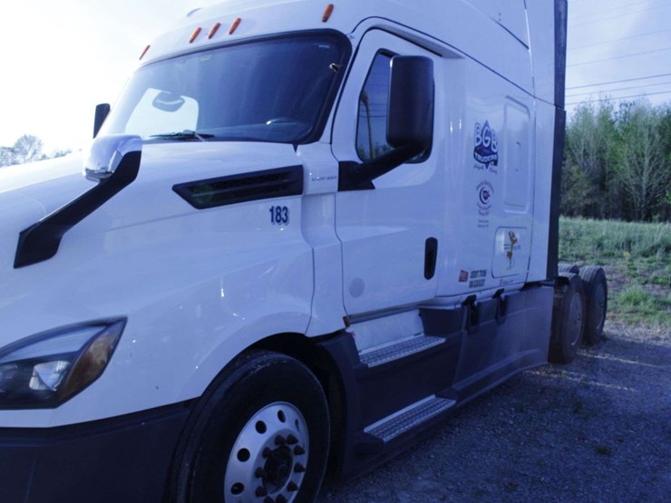 2019-freightliner-cascadia-3akjhhdr0kskr5281-mileage:-image-1