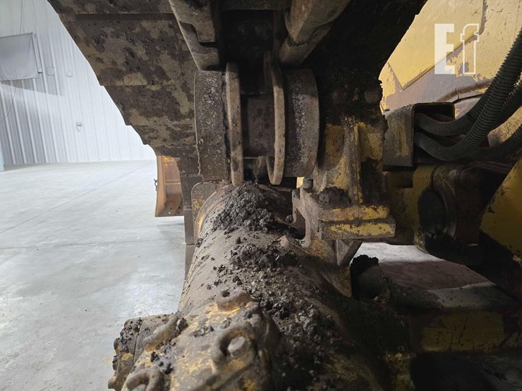 2011-caterpillar-d6t-xw-image-30